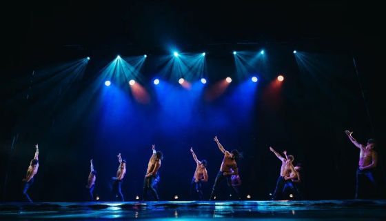 Шоу «Рубашки-долой»