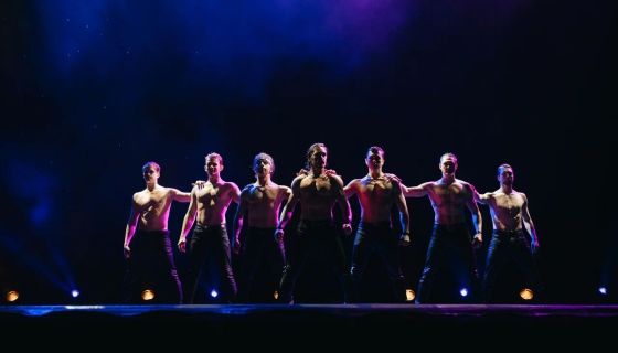 Шоу «Рубашки-долой»